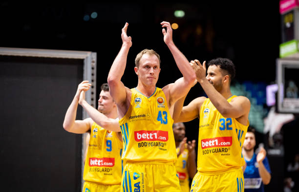 一位备受瞩 一位备受瞩