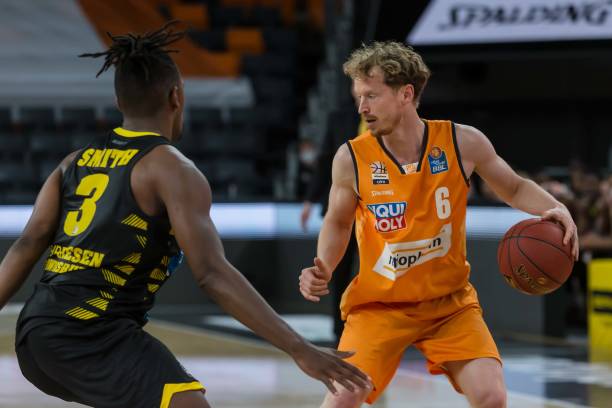 高专业性 高专业性