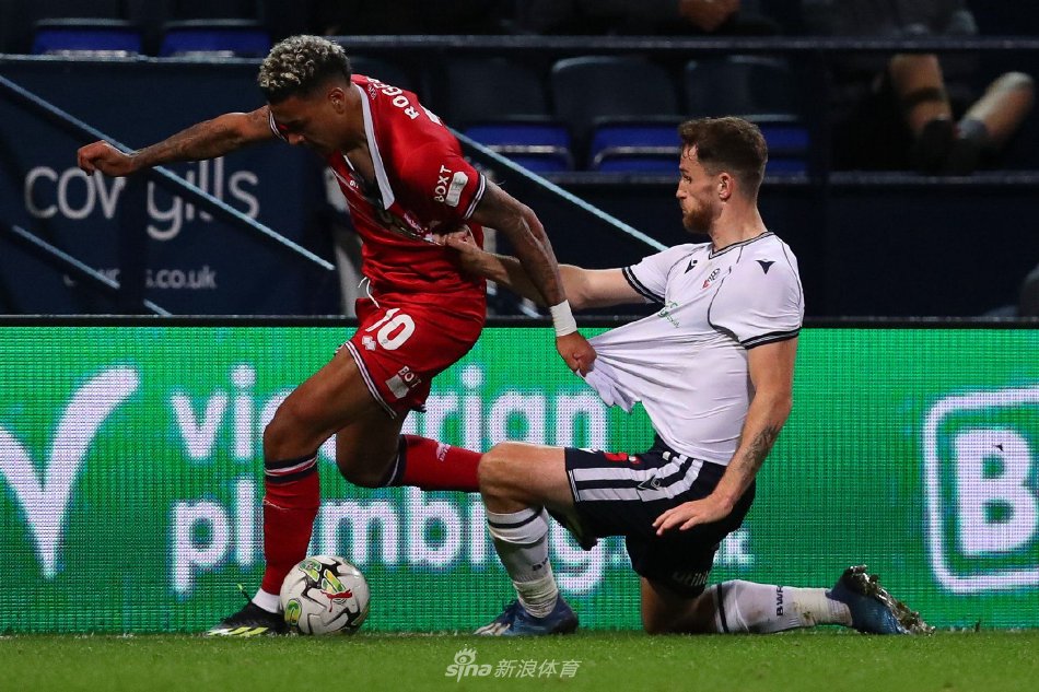 使得他在场 使得他在场